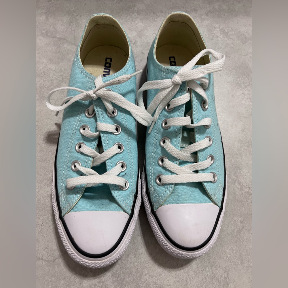 Converse Chuck Taylor All Star Canvas Low Top (Women's size 7, Men's size 5)